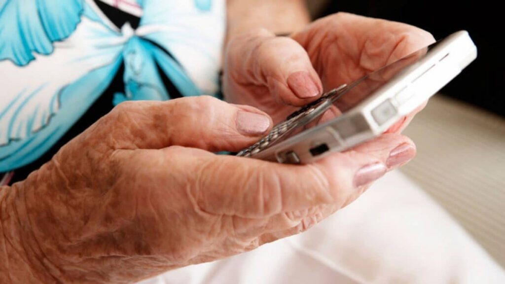 tecnología en el cuidado de personas mayores